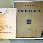 Povod za razstavo literarnih del pravnice in pisateljice Ljube Prenner je objava njenih dramskih besedil na našem portalu Digitalna knjižnica.