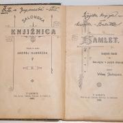 Ob obletnici rojstva angleškega dramatika razstavljamo le delček gradiva, ki je povezan z njim. V knjižnici imamo vse izdaje njegovih del v slovenščini.