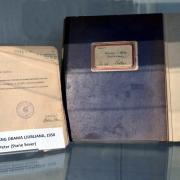 Povod za našo razstavo je najnovejša koprodukcijska uprizoritev Pohujšanja v dolini šentflorjanski, ki je nastala ob stoti obletnici dramatikove smrti.