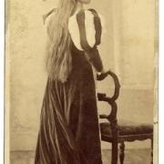 Avgusta Danilova kot Emilija v Shakespearovi tragediji Othello (Deželno gledališče v Ljubljani, rež. Rudolf Inemann, 1895/96)