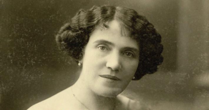 Portret Avguste Danilove iz Fedore leta 1911 – iz njene zapuščine v SLOGI. Vir: Ikonoteka SLOGI – Gledališki muzej.