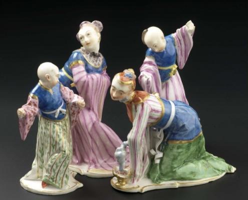Figurine Kitajcev v vrhu evropskega oblikovanja porcelana. Narodni muzej Slovenije – Metelkova.