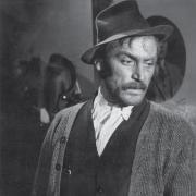 Bert Sotlar kot Stric France v filmu Trenutki odločitve Františka Čapa (1955). Foto: Lado Sazonov. Vir: Ikonoteka SLOGI – Gledališki muzej.