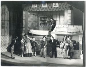 Pavel Golia, Srce igračk, režiser Igor Pretnar, Mestno gledališče ljubljansko, premiera 26. 12. 1955. Scenografski osnutek: Milan Butina; foto: Vlastja Simončič; hrani: Ikonoteka SLOGI – Gledališki muzej.