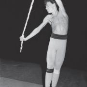 Henrik Neubauer kot Plesalec (v: Plesalec v sponah, scenarij in koreografija Pia Mlakar, Opera SNG v Ljubljani, 1955/56). Vir: Ikonoteka SLOGI – Gledališki muzej.
