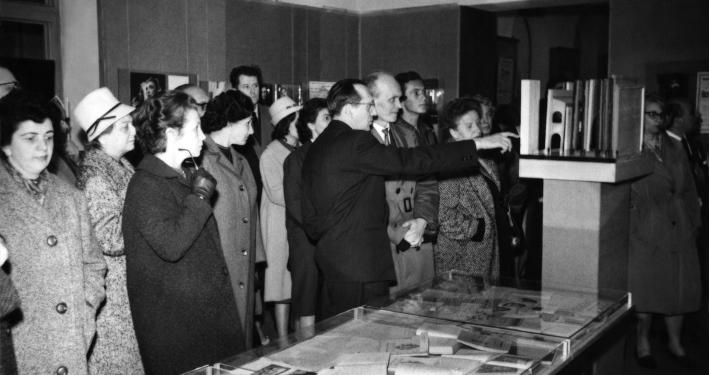 Dušan Moravec guiding visitors through the exhibition Shakespeare and Slovenians. The Slovenian Theatre Museum opened the exhibit in 1964, at the 400th anniversary of Shakespeare's birth, its venue was the Ljubljana City Galler y. Photo: Vlastja Simončič, source: Iconotheque SLOGI – Theatre Museum.