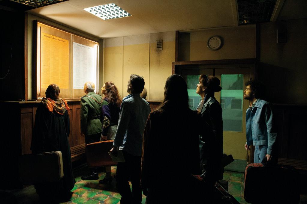 Fotografija z naslovnega panoja razstave. Peter Božič, Šumi, Slovensko mladinsko gledališče, premiera 27. februarja 2010 (SMG, Stara pošta). Foto: Žiga Koritnik; Arhiv SMG.