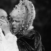 Alan Bennett, Blaznost Jurija III., Mestno gledališče ljubljansko, premiera 13. maja 1994. Foto Tone Stojko; Ikonoteka SLOGI – Gledališki muzej