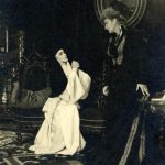 Ivanka Mežan kot Sestra Angelika Glembay (levo) s Savo Sever v: Miroslav Krleža, Gospoda Glembajevi, Drama SNG v Ljubljani, 1946/47. Vir fotografije: Ikonoteka SLOGI – Gledališki muzej.