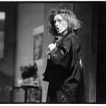 Dušan Jovanović, Zid, jezero, režiser Dušan Jovanović, Drama SNG v Ljubljani, premiera 21. februarja 1989. Foto: Tone Stojko, vir: SNG Drama Ljubljana. Na fotografiji: Milena Zupančič (Lidija).