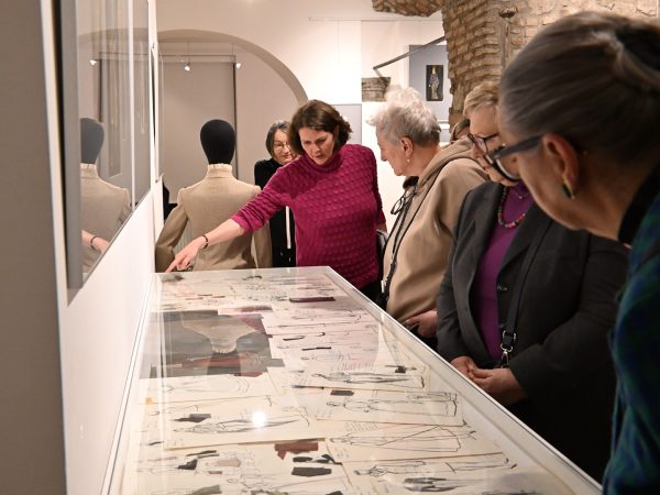 Cveta Mirnik: kostumografinja in njen svet, javno vodstvo po razstavi, 25. marca 2026. Foto: SLOGI.